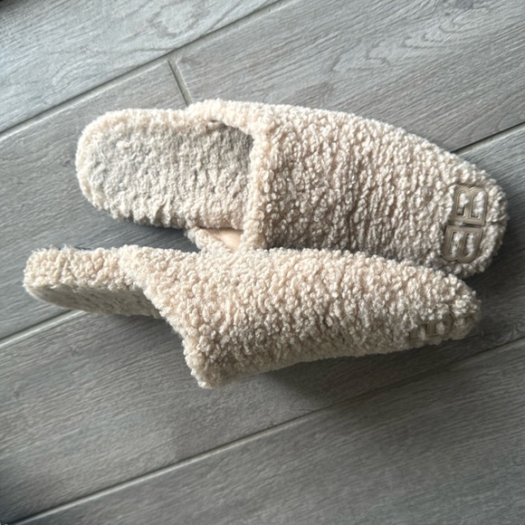 Mens Balenciaga Faux Shearling Slip On Mules Beige - Picture 4 of 7